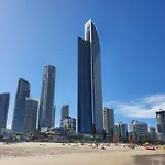 High-End Apartment In The Soul Of Surfers Paradise